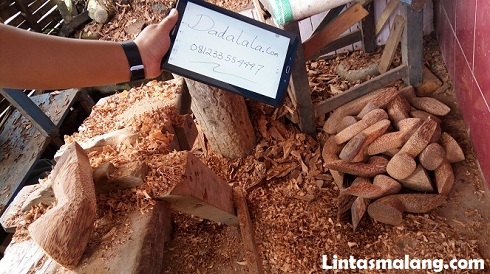Dadalala : Pengrajin Cobek Kayu Dadalala : Pengrajin Cobek Kayu
