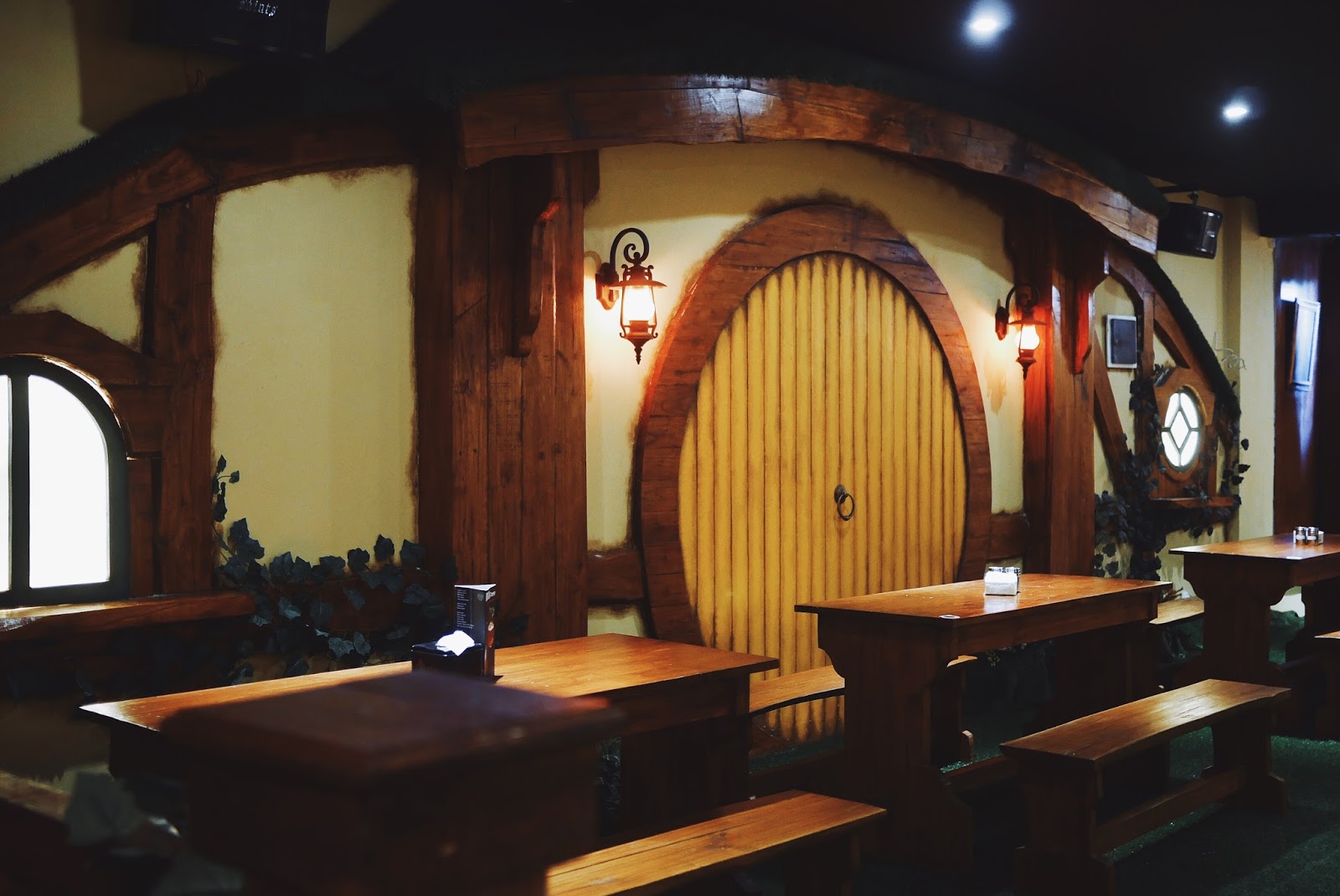 Kedai Kopi Unik dan Terdekat di Jakarta Utara : Bake-a-Boo, House of Hobbit