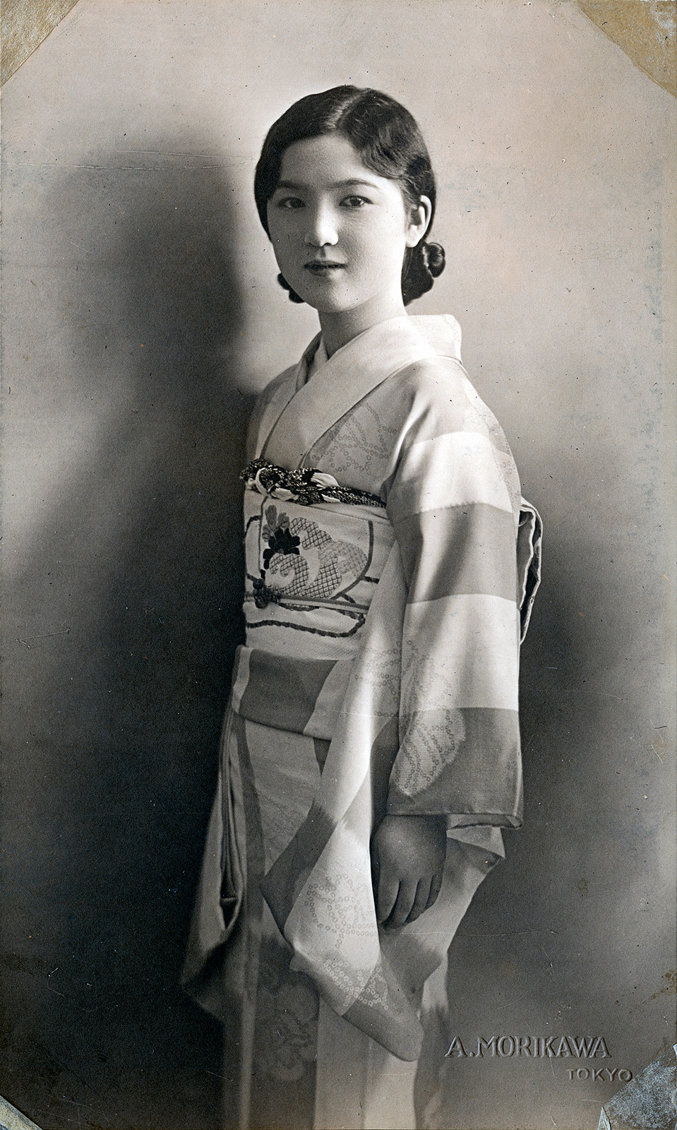 32 Vintage Portraits Of Beautiful Japanese Women Dressing In Kimonos From The 1930s ~ Vintage