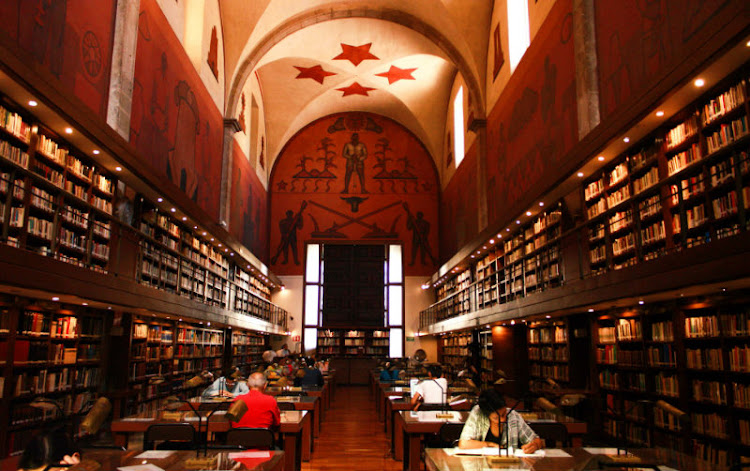 Historia de los Archivos y Bibliotecas Historia de los Archivos y Bibliotecas