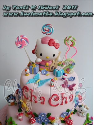kue-ulang-tahun-anak-cupcake-birthday-cake-hello-kitty-tier-cake