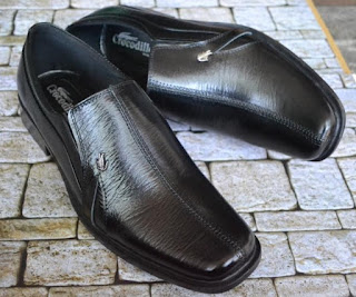 Jual Sepatu Kulit Pria Gambar sepatu pria kulit asli