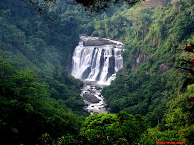 air terjun malela tampak dari kejauhan air terjun malela tampak dari kejauhan