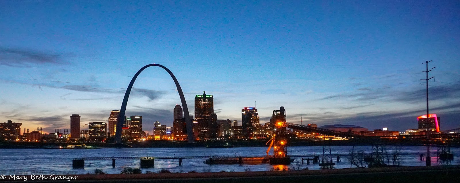 Review of Photographing the St. Louis Arch at Night