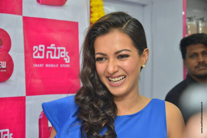 Catherine Tresa launches B New Mobile Store at Eluru