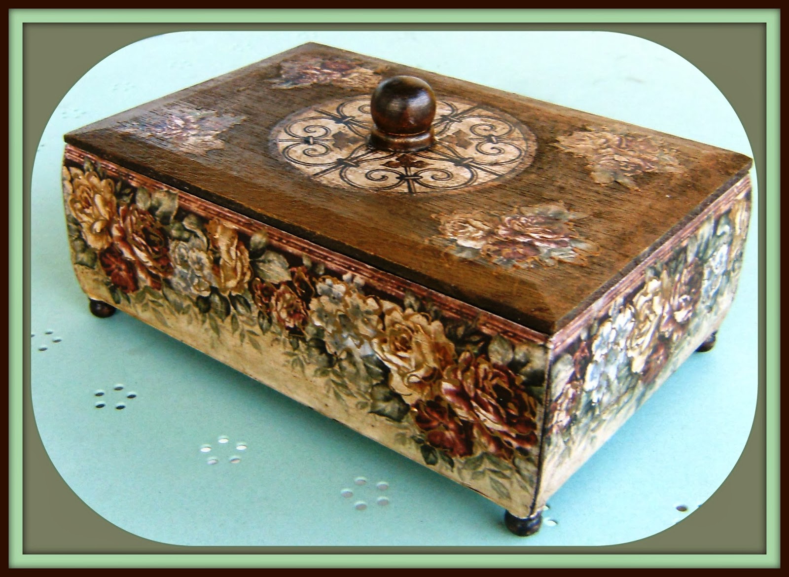 lila365idees DECOUPAGE ΣΕ ΚΟΥΤΙ ΜΕ ΚΑΠΑΚΙ (DECOUPAGE IN A BOX WITH LID)