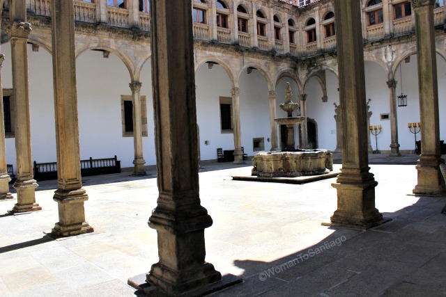 parador-de-santiago-de-compostela-claustro-camino-de-santiago