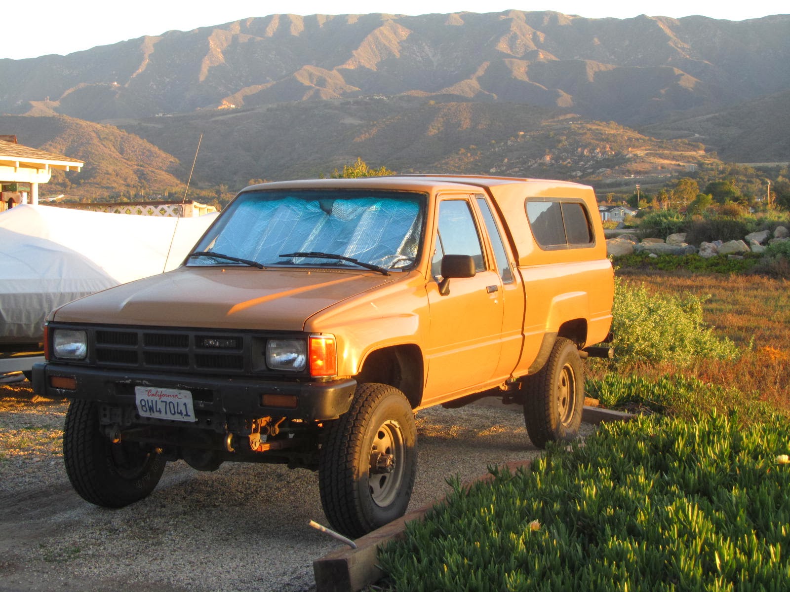 autoliterate: 1985 Toyota Truck, Carpinteria