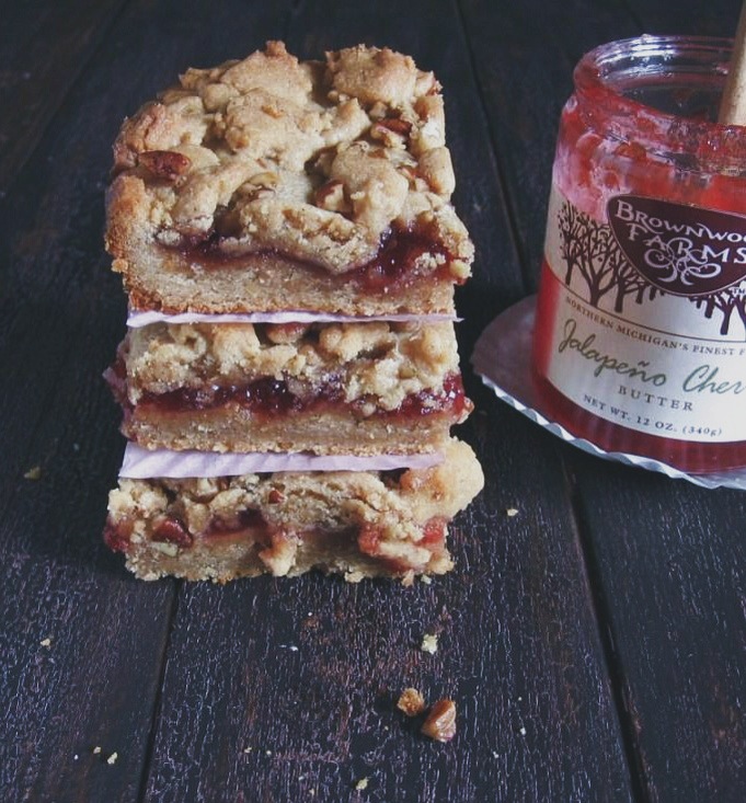peanut butter and jalapeño cherry jam bars :: une gamine dans la cuisine