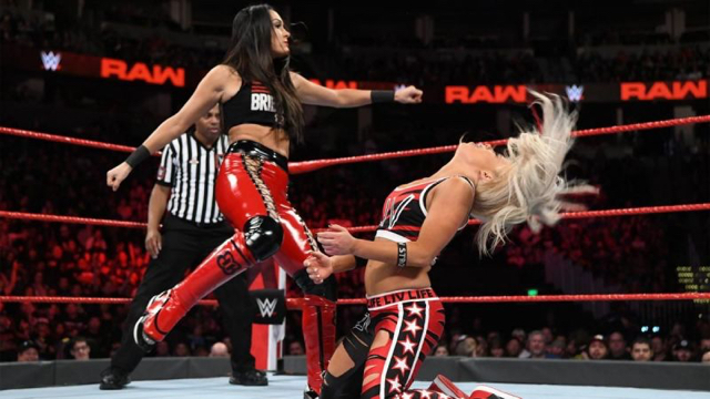 Video: Luchadora pierde la memoria tras patada en la cabeza Liv Morgan