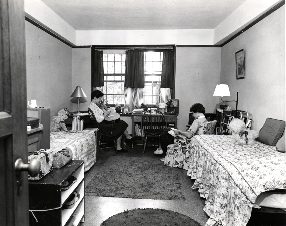 Decorating Ideas > 30 Interesting Vintage Photographs That Show What Life ~ 043801_Retro Dorm Room Ideas Decorating Ideas > 30 Interesting Vintage Photographs That Show What Life ~ 043801_Retro Dorm Room Ideas