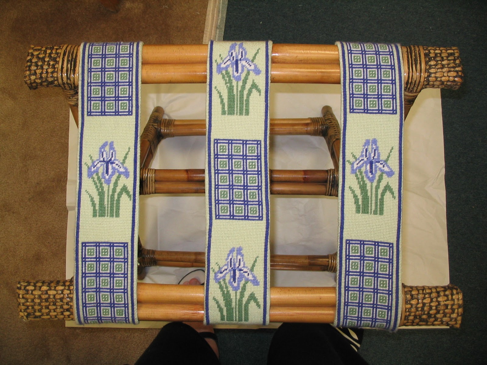 Needle Nicely Iris luggage rack straps