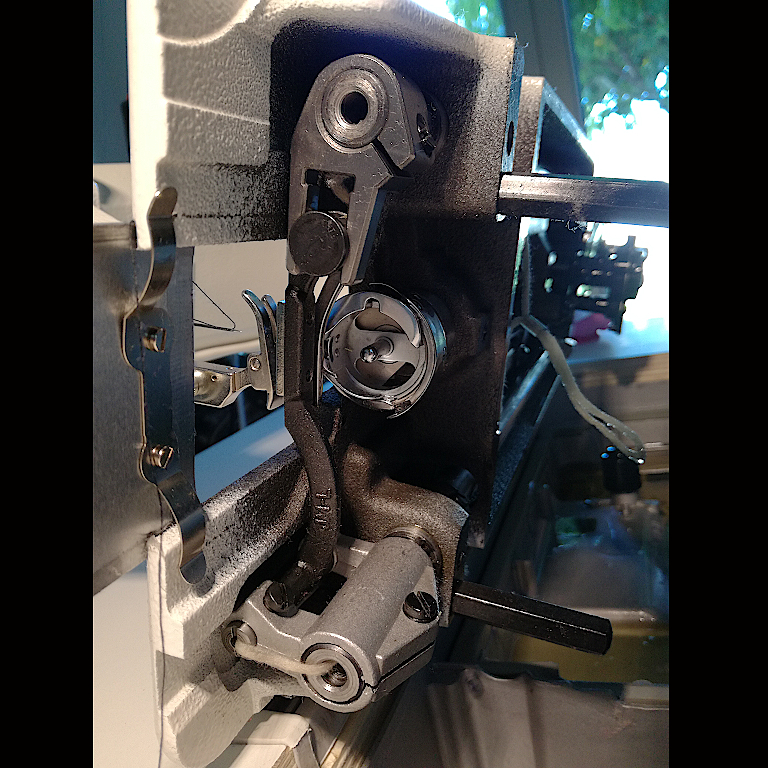 Couture et Tricot Adjusting the feeding mechanism on mechanical drop