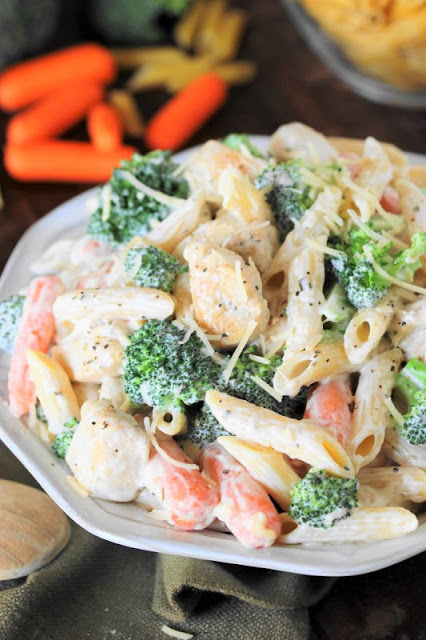 Two words ~ fast & flavorful.  Which make this Chicken Penne Alfredo, with fresh carrots and broccoli, just perfect for a quick weeknight meal.  Another bonus?  It's a skinnier version of Alfredo, too!