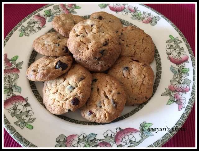 Mayuri's Jikoni: 221. cornflakes cranberry cookies