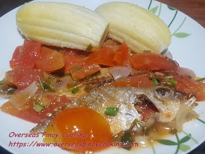 Kinamatisang Daing at Nilagang Saging na Saba Kinamatisang Daing at Nilagang Saging na Saba