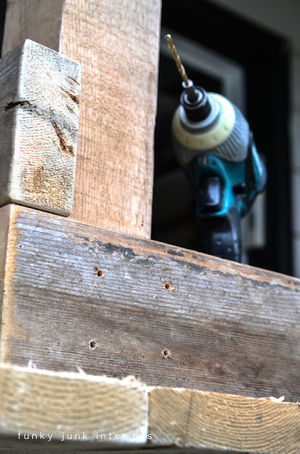 Learn how to build a rustic pallet wood coffee table from scratch! And decorate it well with plenty of cool vintage rusty junk! Learn how to build a rustic pallet wood coffee table from scratch! And decorate it well with plenty of cool vintage rusty junk!