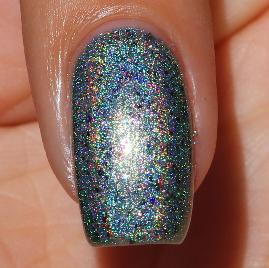Emily de Molly LE83 swatched by Olivia Jade Nails