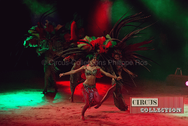 le ballet du cirque Charles Knie en costumes de plumes 