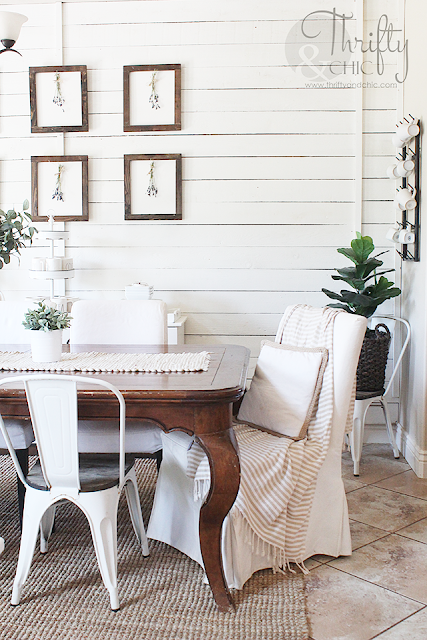 Summer decor and decorating ideas for dining room. Cottage farmhouse decor. White and neutral dining room. Gallery wall in dining room ideas