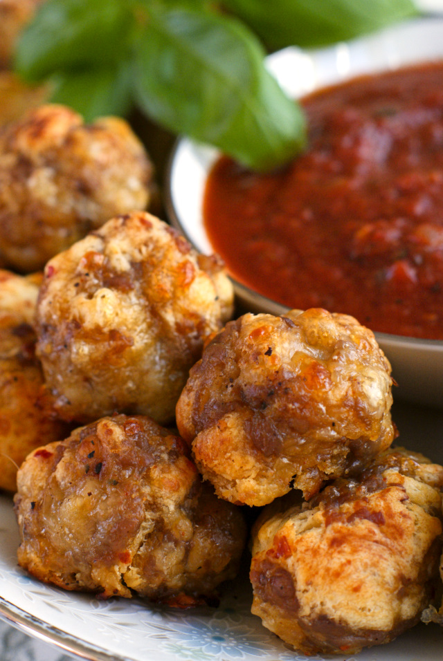 Italian Sausage Crescent Cheese Balls Italian Sausage Crescent Cheese Balls from thetwobiteclub.com is an easy to make appetizer recipe that is perfect for Thanksgiving or Christmas!