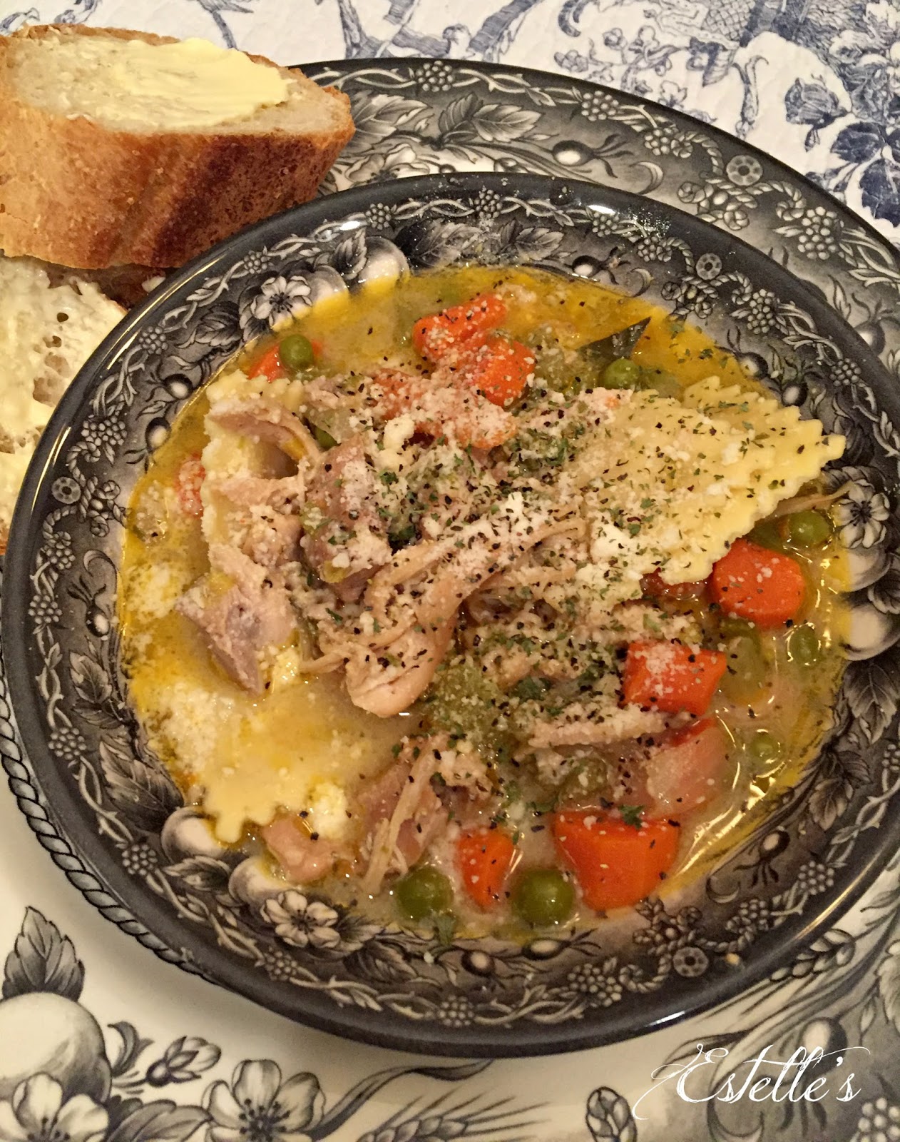 Estelle's SLOW COOKER CHICKEN PASTA SOUP
