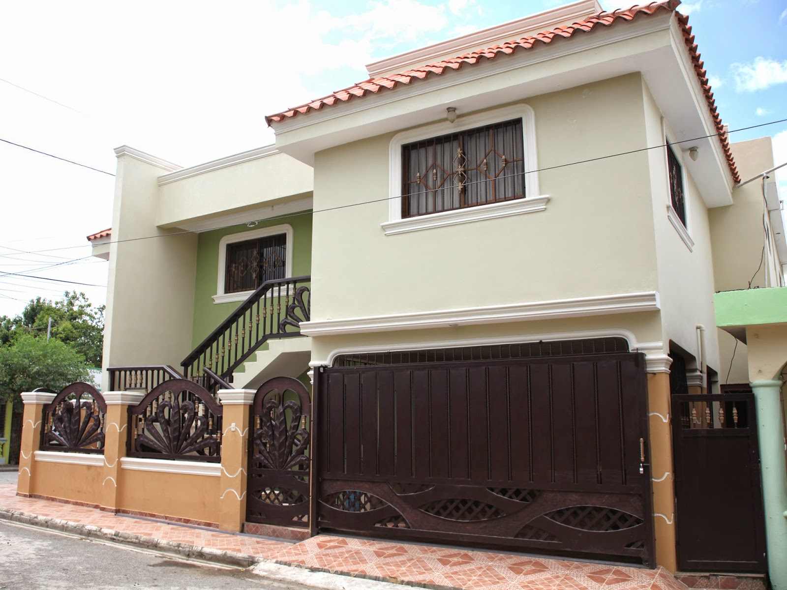 INVERSIONES CRUZ BATISTA INVERSIONES CRUZ BATISTA VENDE CASA DE DOS