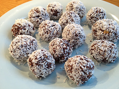 Nyttiga+kokosbollar2 - Fler tips på nyttiga och goda mellanmål