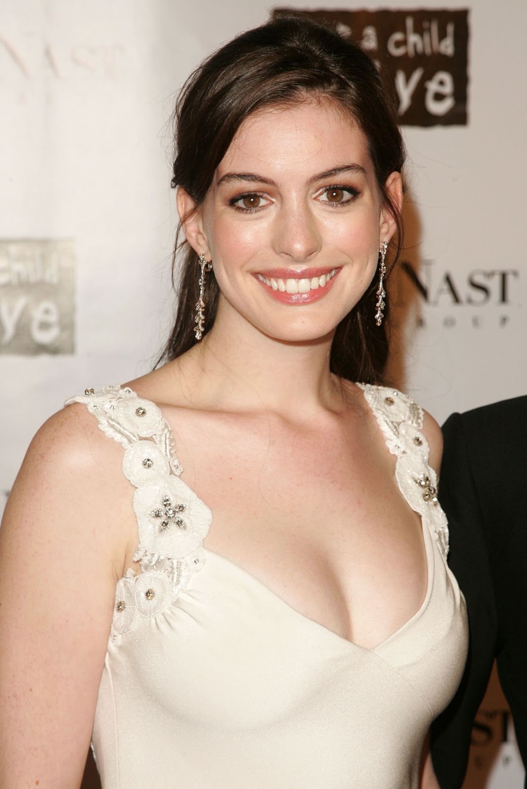 Anne Hathaway: Anne Hathaway body pics