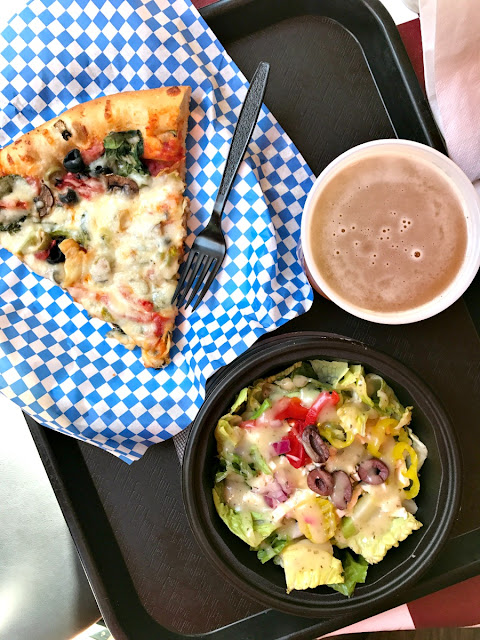 Offering pizza by the pie & the slice, 816 Pint & Slice has been serving up New York Style pizza, fresh salads, & cold draft beers in downtown Fort Wayne since 2007. 