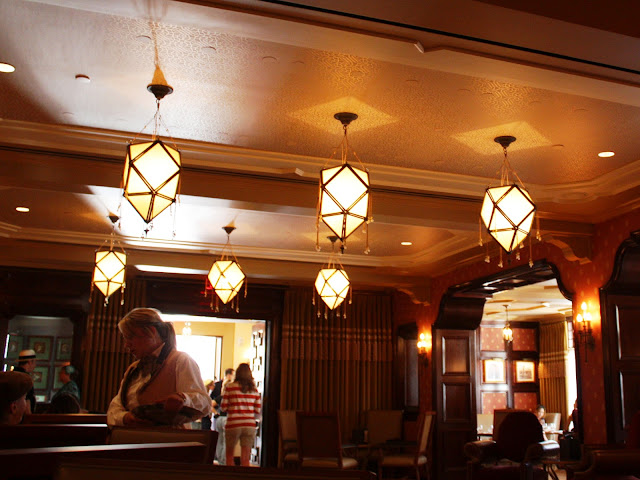 Carthay Circle Lounge