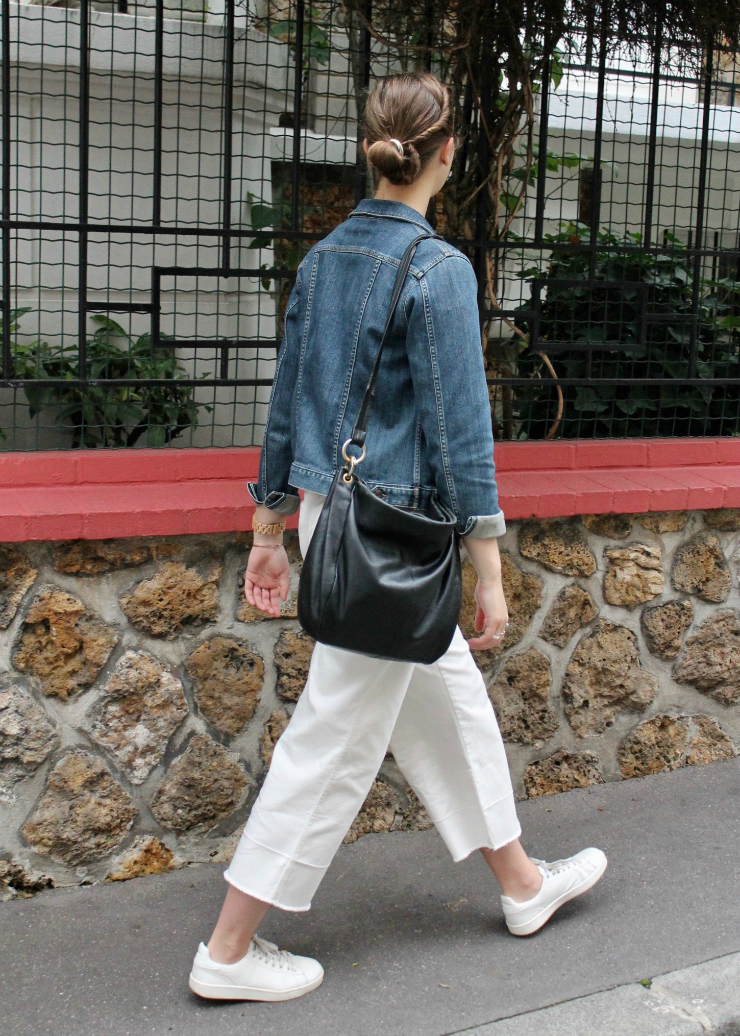 jean jacket, white cropped bootcut jeans and white trainers #ootd #fashion