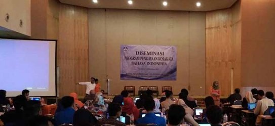 Pendukung dalam pembakuan bahasa Pendukung dalam pembakuan bahasa