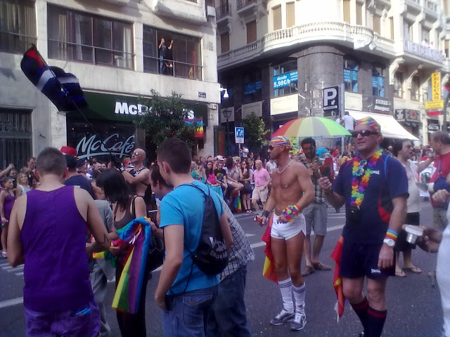 Fiestas del Orgullo gay en la Plaza del Rey. Sábado 30 de junio