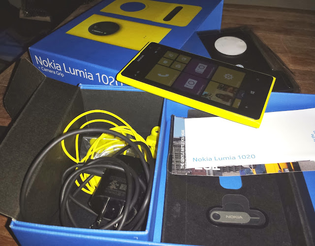 Unboxing Nokia Lumia 1020