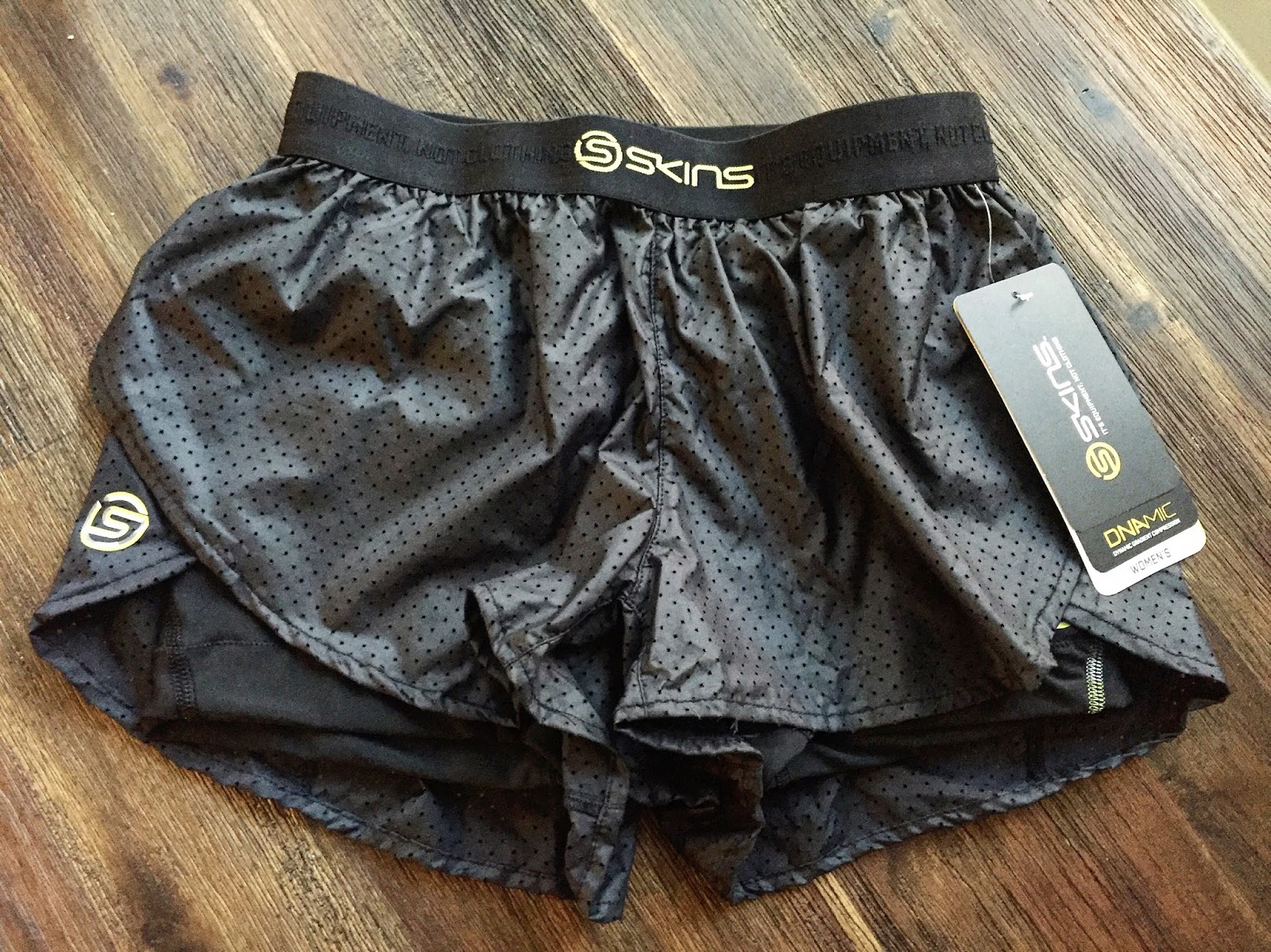 Run-Hike-Play: SKINS DNAmic Women's Superpose Compression Shorts Review &  Giveaway