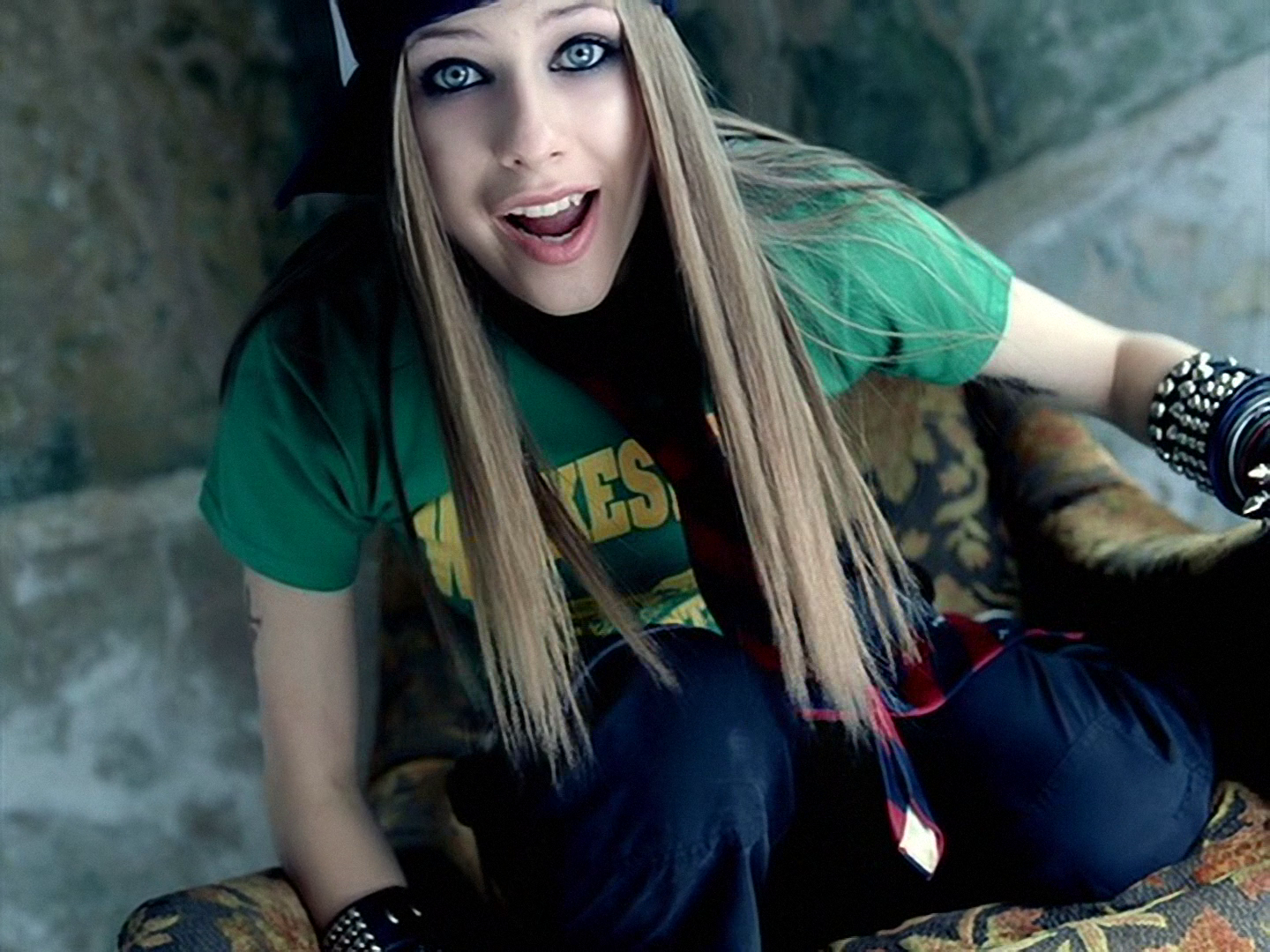 Avril Lavigne celebró el aniversario 18 de 'Sk8er Boi' con divertido vídeo  - Avril Lavigne Colombia