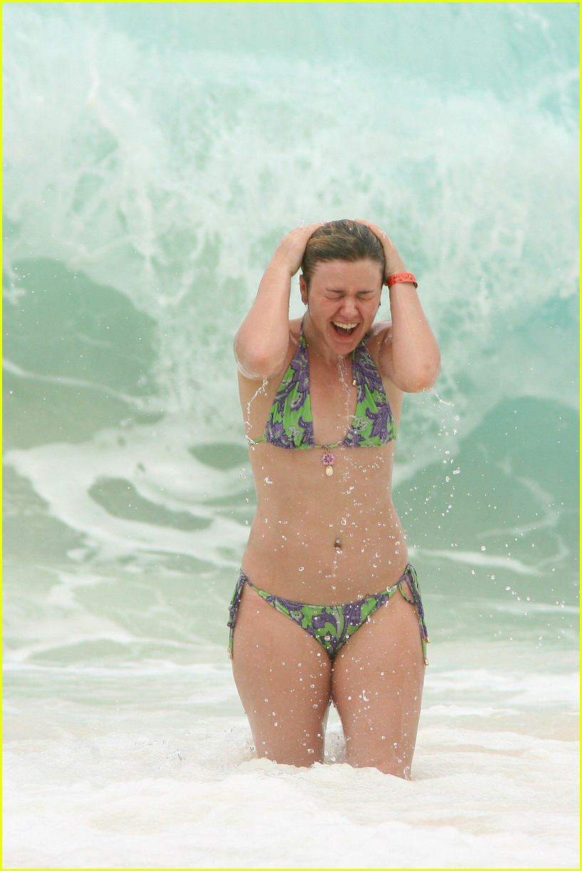 Kelly Clarkson - American Idol Winner in Bikini.