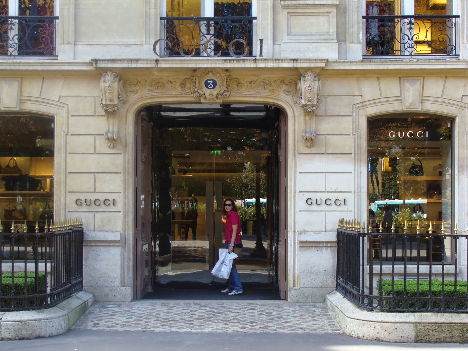 eva-en-el-par-s-de-las-maravillas-de-compras-por-par-s