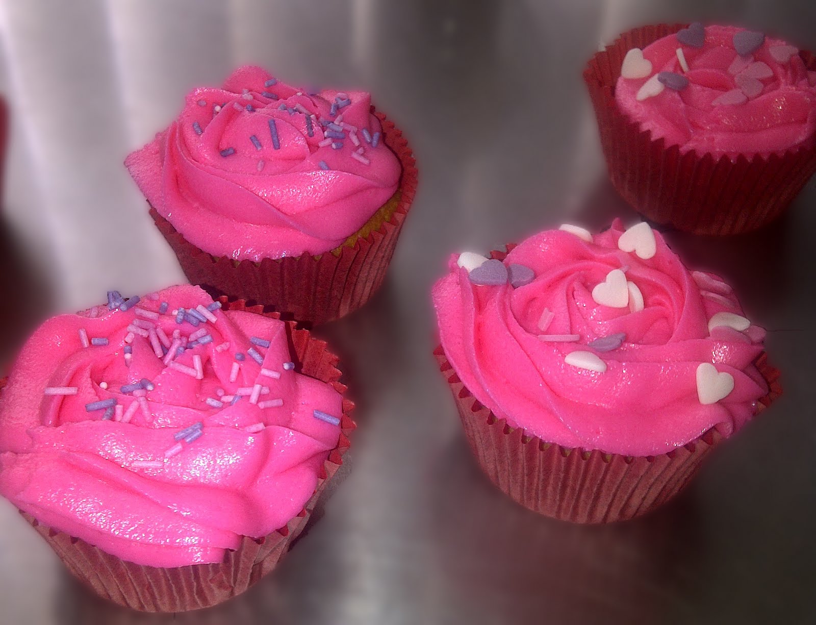 Miss Yaya's Cupcakes: Neon Roze