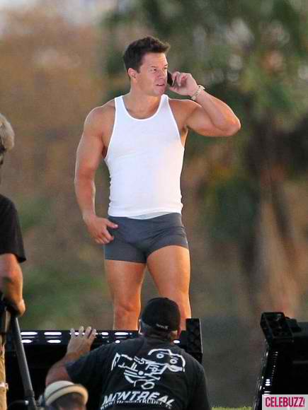Hunks in Pictures: Mark Wahlberg in underwear (photos from Celebuzz)