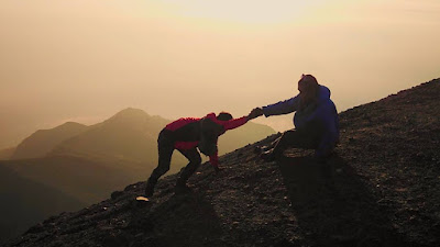 Wisata Indah Ini Dia Tips Mendaki Gunung Saat Berpuasa Mendaki gunung kini tak hanya sekedar hobi saja Wisata Indah Ini Dia Tips Mendaki Gunung Saat Berpuasa