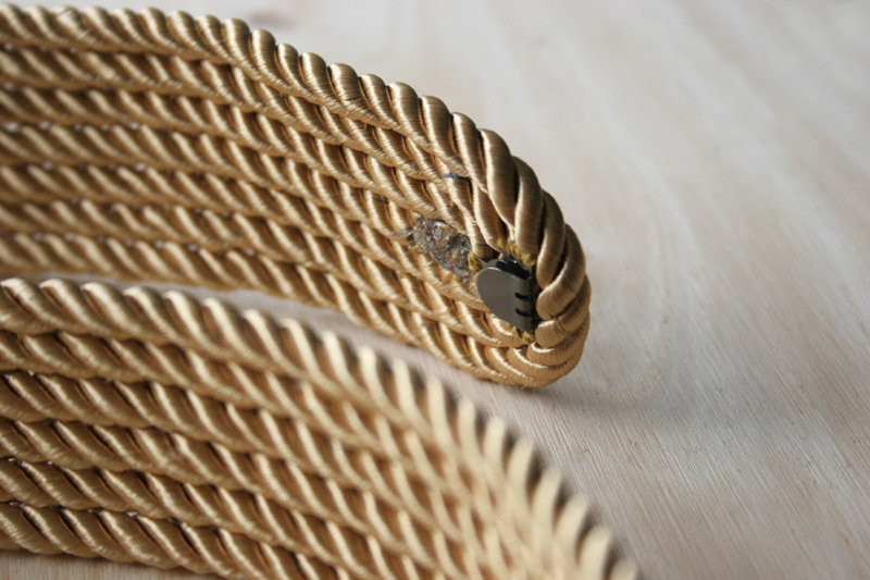 Decorar en familia _Diy cinturón de cordón de seda dorado7