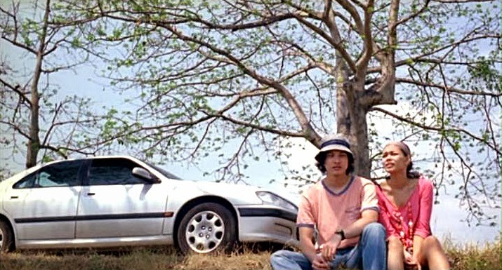 Yusuf dan Ambar, santai berkeliling Jawa dengan mobil mereka.