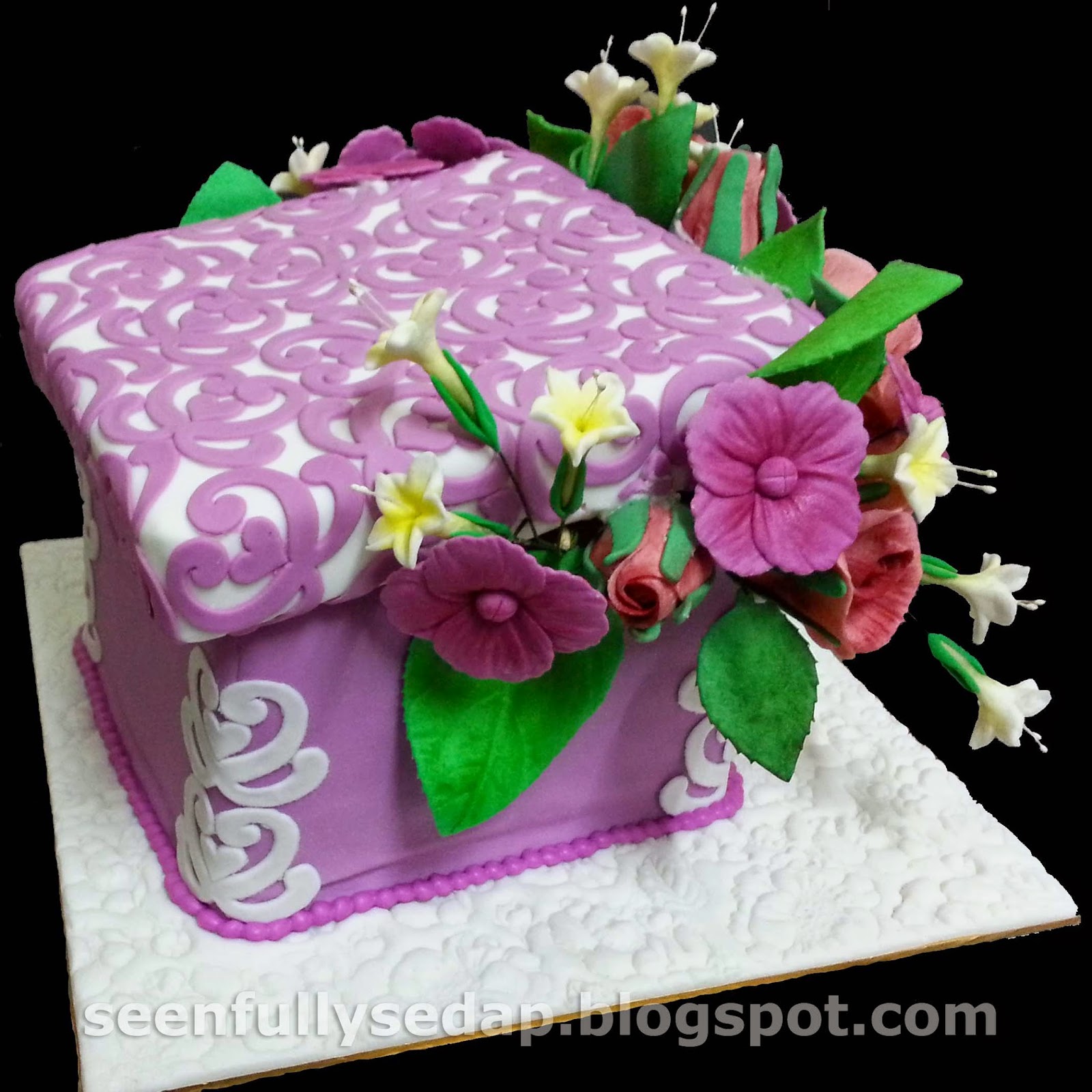 Seenfully Sedap Flower Box Cake