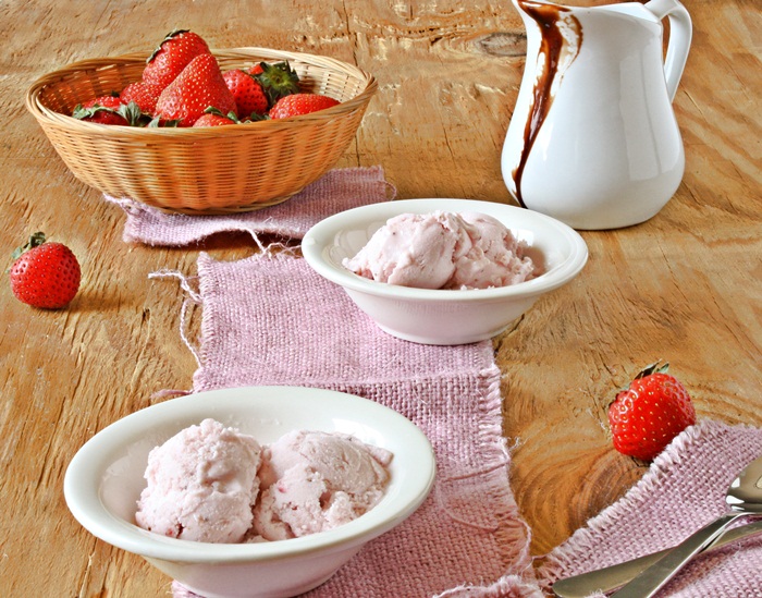 Versatile Vegetarian Kitchen Strawberry Ice cream Egg free, fat free