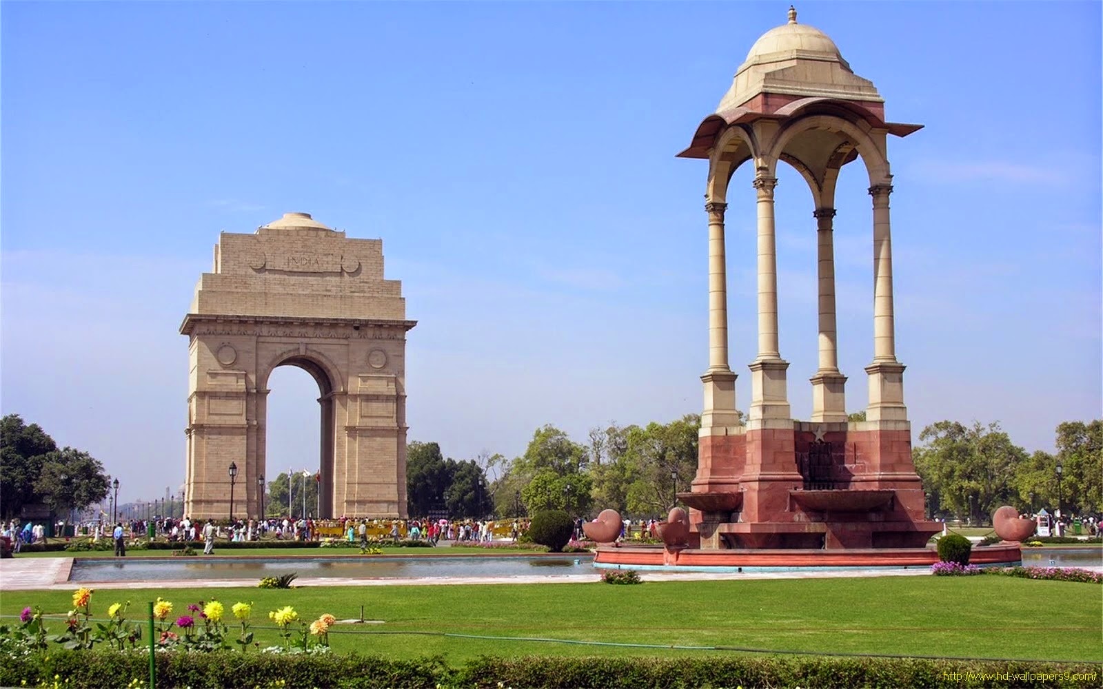 can i visit india gate today