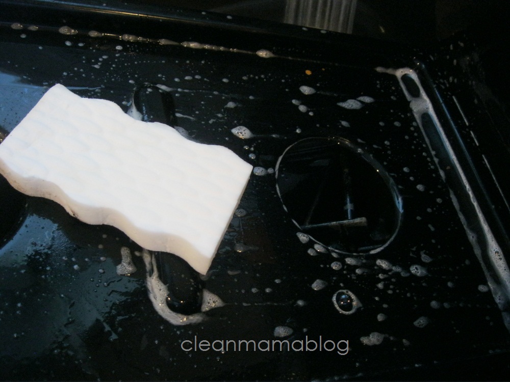 CLEAN MAMA Cleaning with Magic Erasers