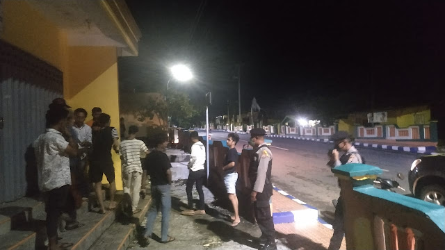 Polisi Lakukan Patroli Sabhara Membubarkan Massa yang Berkerumun di Tual dan Langgur Polisi Lakukan Patroli Sabhara Membubarkan Massa yang Berkerumun di Tual dan Langgur