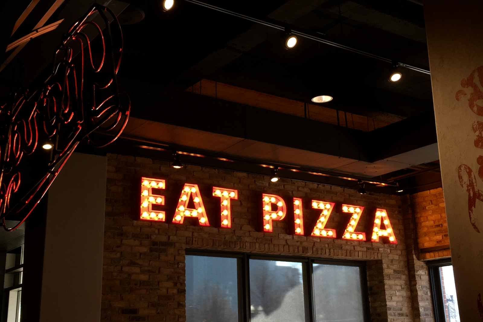 Chicago Pizza Tour Sarah Nick chicago-pizza-tour-sarah-nick